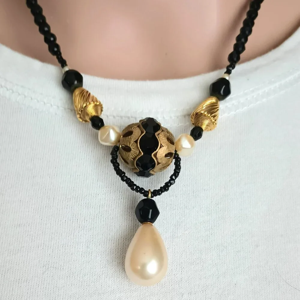Black Bead Pearl Drop Necklace 18